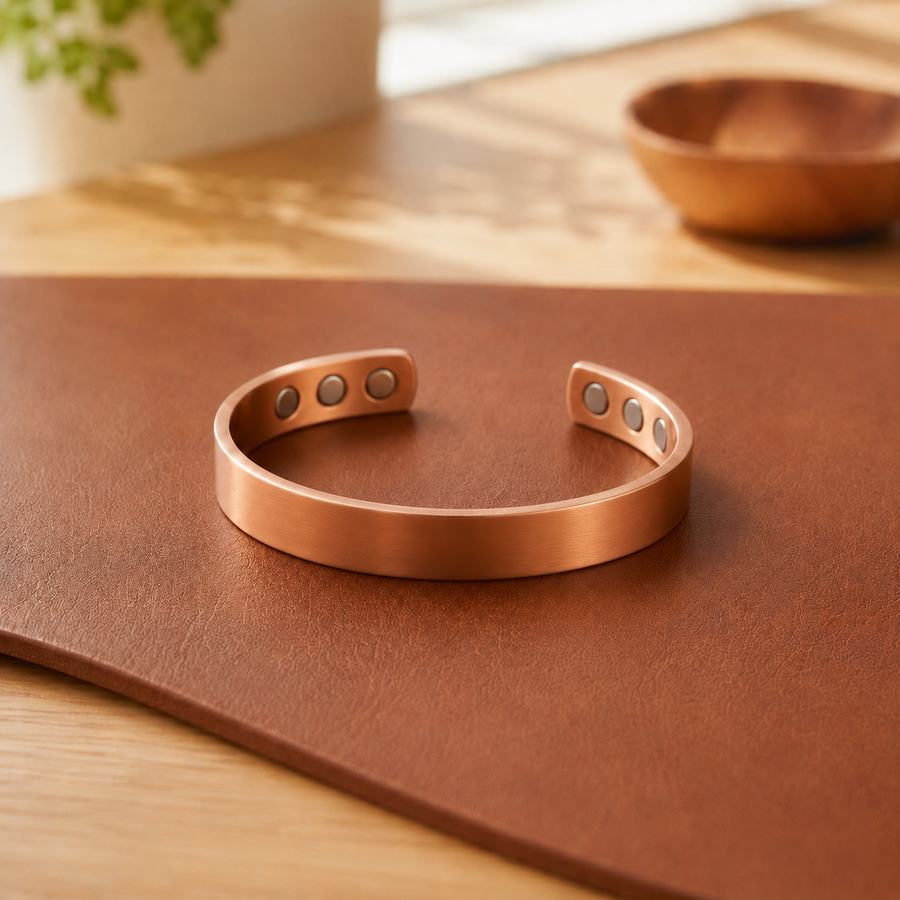 Bolt copper bracelet by Livia